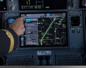 Airbus: iniziate consegne dei primi A350 con opzione display touchscreen per il cockpit