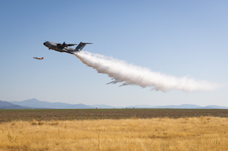 Airbus testa con successo l’A400M in versione antincendio