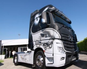 Da Mercedes-benz arriva l’Actros decorato in fabbrica