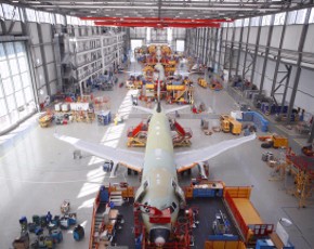 Airbus aumenta la produzione. Vittoria su Boeing