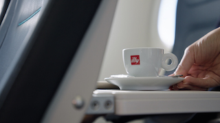 Caffè espresso anche in volo per i passeggeri di Air Dolomiti