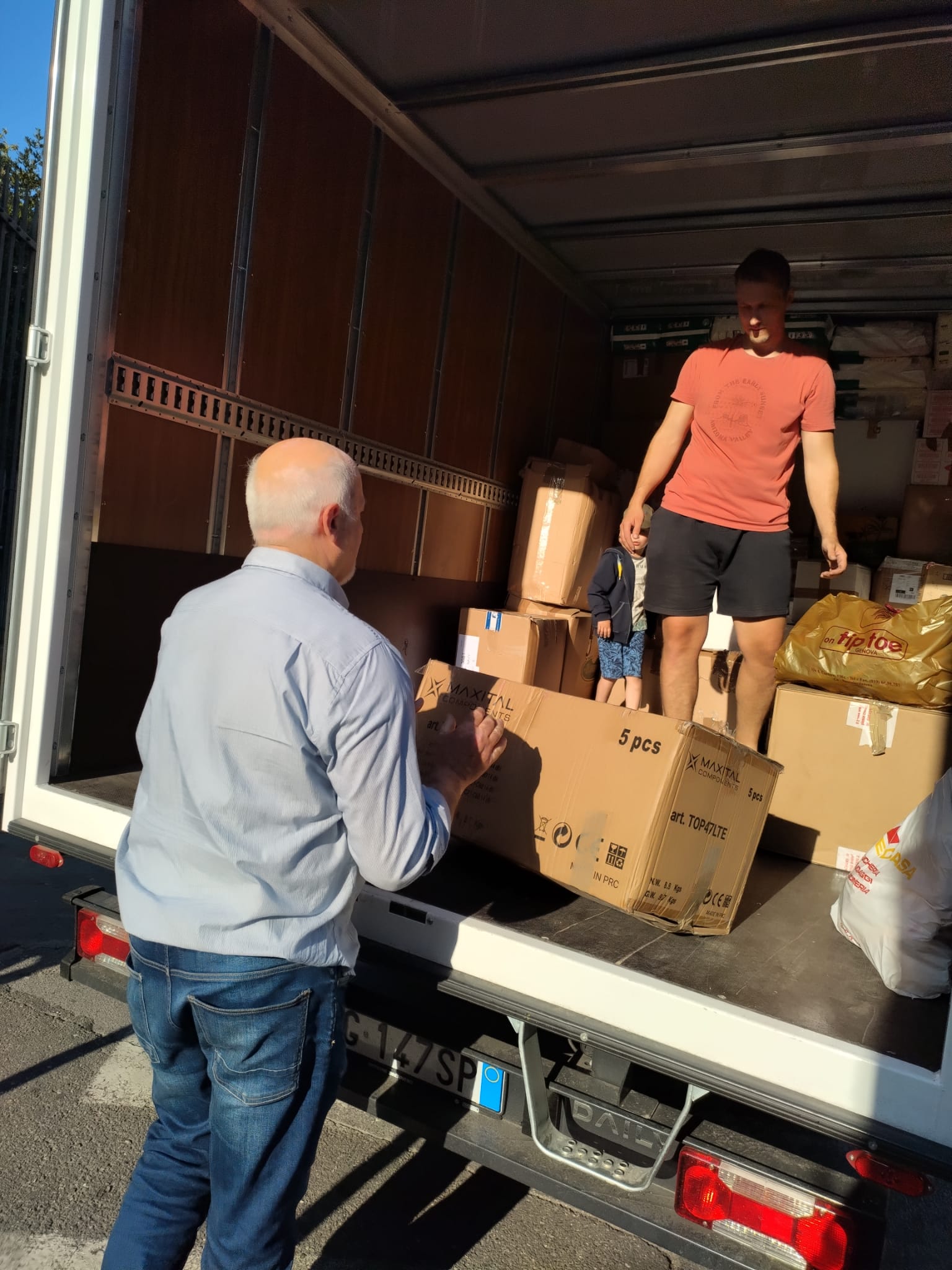 Da Genova all’Ucraina: due furgoni di aiuti umanitari per la popolazione in guerra