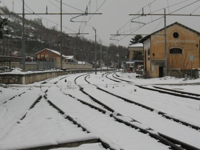 Stazioni ferroviarie d’Italia: in Abruzzo nel cuore della Riserva Naturale del Sagittario