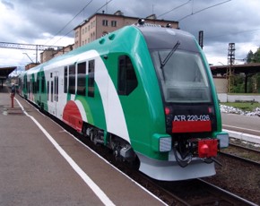 Fer: presentato il nuovo treno Pesa Atr 220