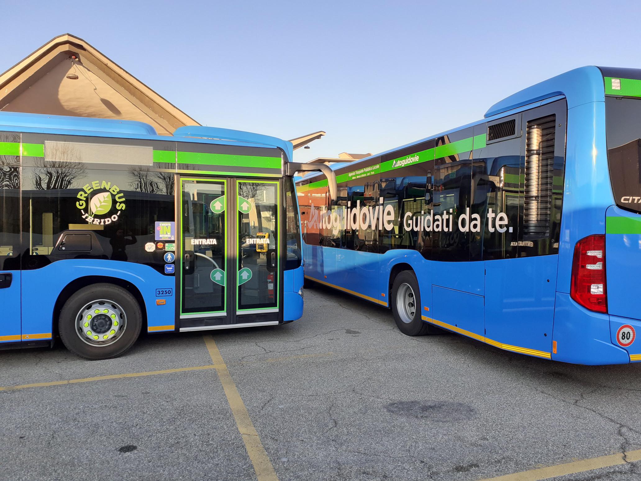 Pavia, Autoguidovie: con l’abbonamento prezzi bloccati per lavoratori e studenti