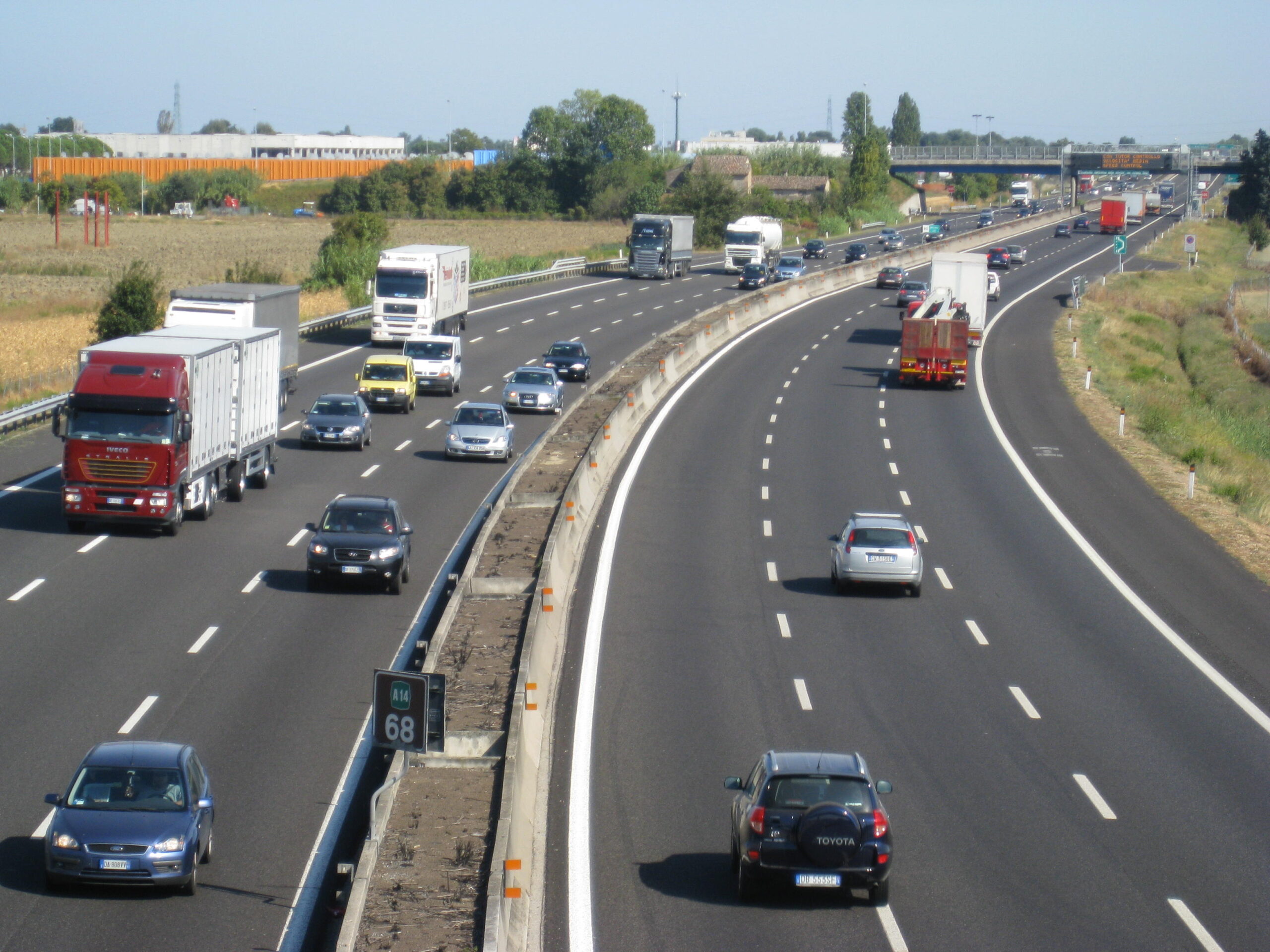 Limitazioni Viadotto Cerrano (A14): caos traffico a Silvi, 4000 camion sulla statale Adriatica