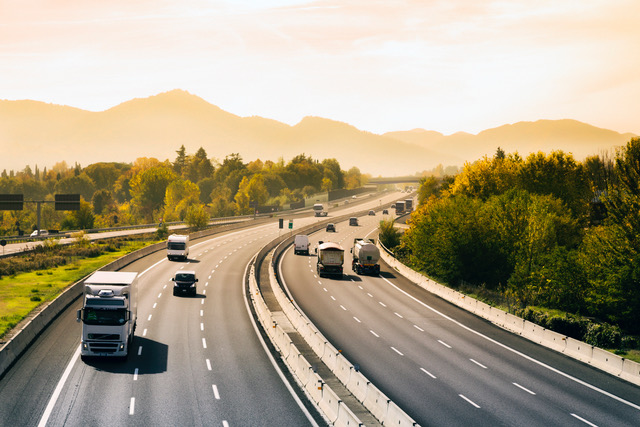 Dekra: aree di sosta più sicure per i camion con la certificazione Safe & Secure Truck Parking