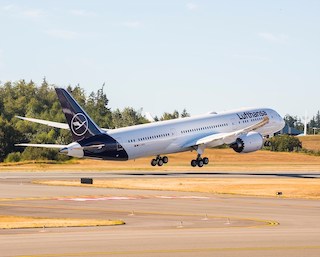 Lufthansa riceve il primo Boeing 787 Dreamliner