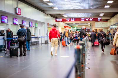 Negli aeroporti italiani ad agosto passeggeri pari al 93% del traffico 2019