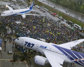 Aereo: grande festa alla Boeing per la consegna del primo Dreamliner
