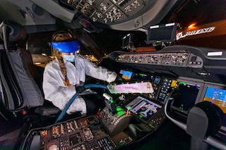 Boeing concede in licenza a Healthe uno stick a raggi UV per contrastare il Covid-19