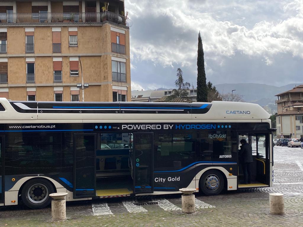 Il bus a idrogeno di CaetanoBus e Toyota fa tappa a Terni