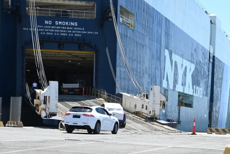 Porto di Civitavecchia: partite 120 Maserati verso l’Oriente