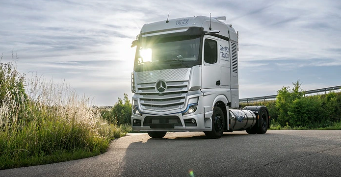 Daimler Truck: al via test su strada per camion a idrogeno liquido