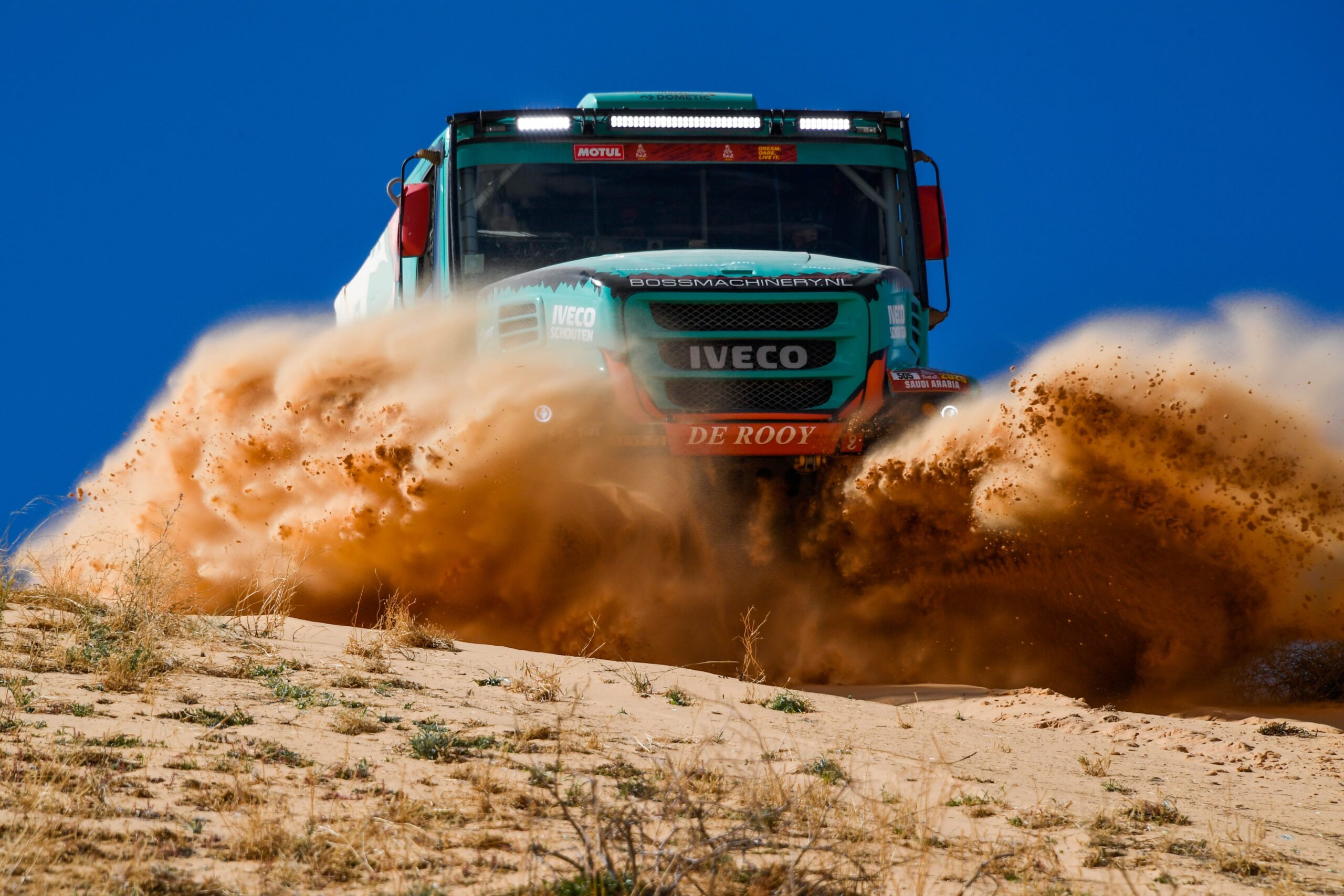 Dakar 2022: il team Petronas De Rooy Iveco per la decima volta al rally raid più estremo del mondo
