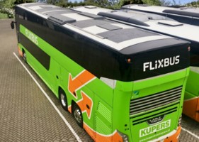 FlixBus, primo operatore a testare l’uso di pannelli solari sugli autobus per ridurre l’impatto ambientale