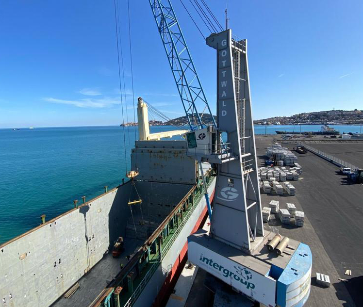 Porto di Gaeta: dalla Spagna una nave con 10.000 tonnellate di alluminio