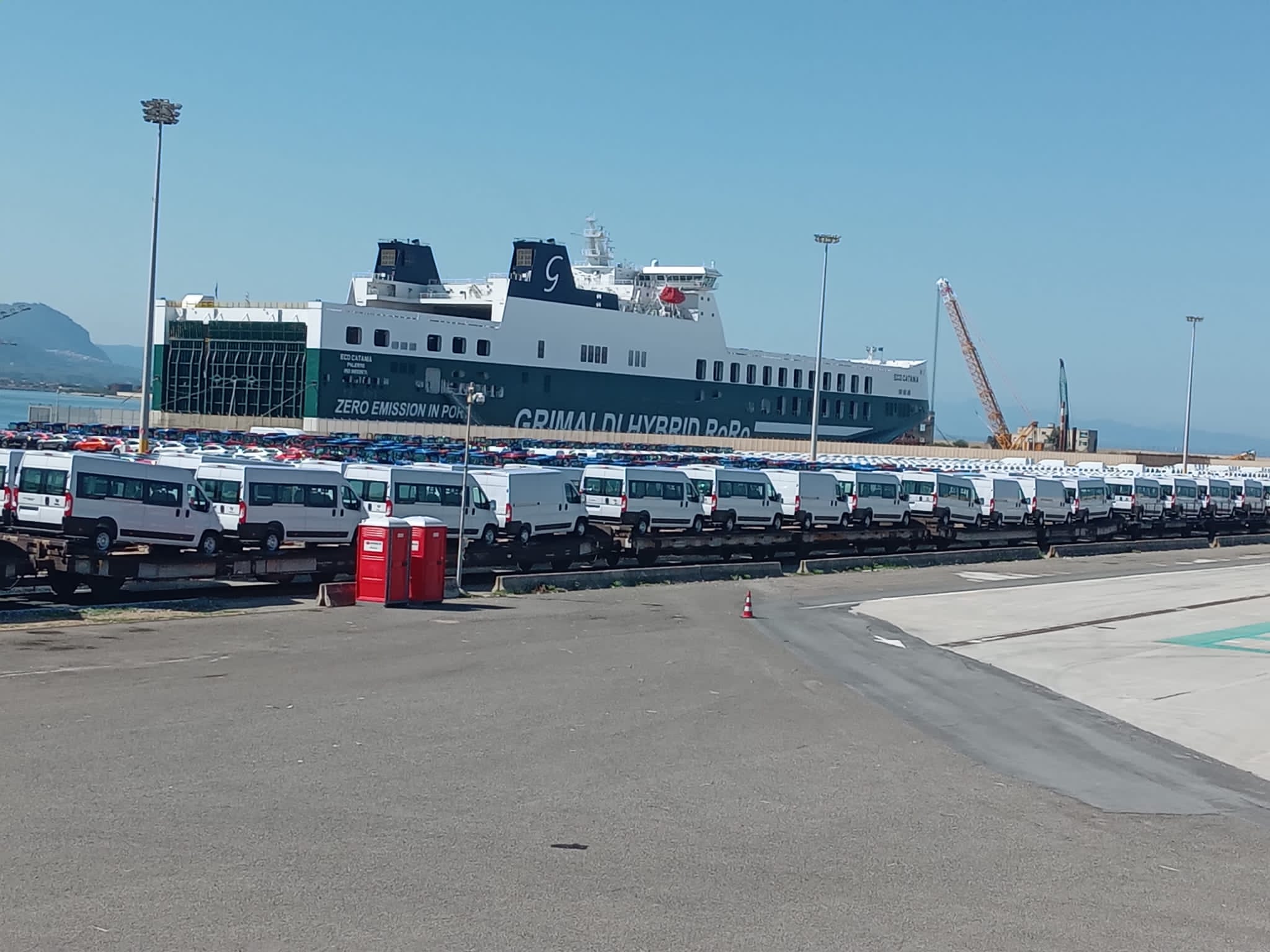 Porto di Gioia Tauro: nuova asta ferroviaria per il caricamento delle autovetture Stellantis