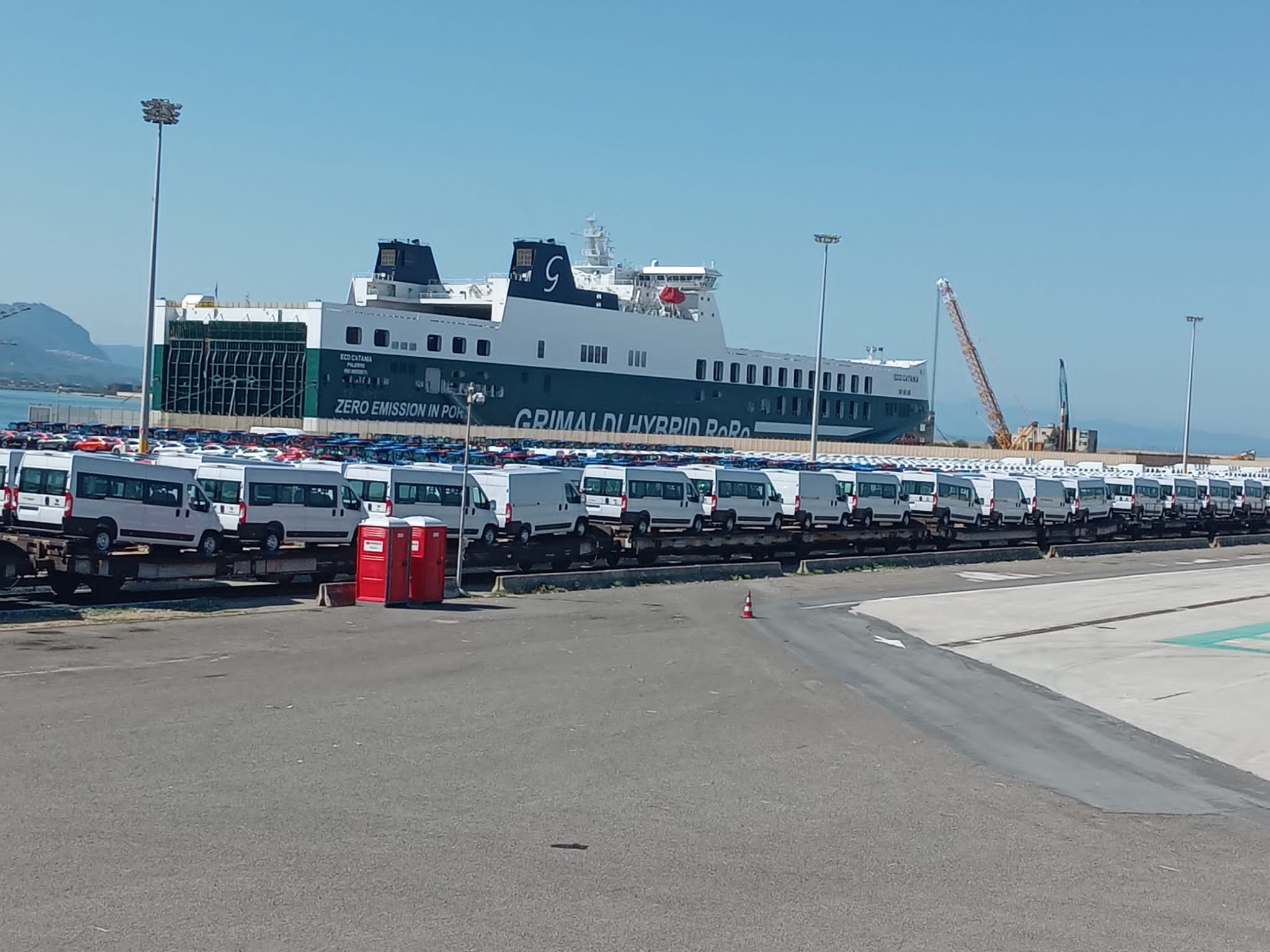 Porto di Gioia Tauro: nuova asta ferroviaria per il caricamento delle autovetture Stellantis