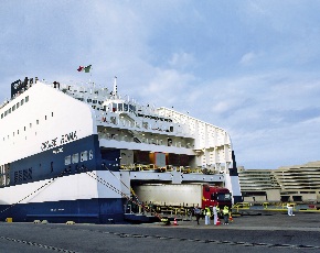 Porti: Grimaldi amplia i collegamenti a Taranto