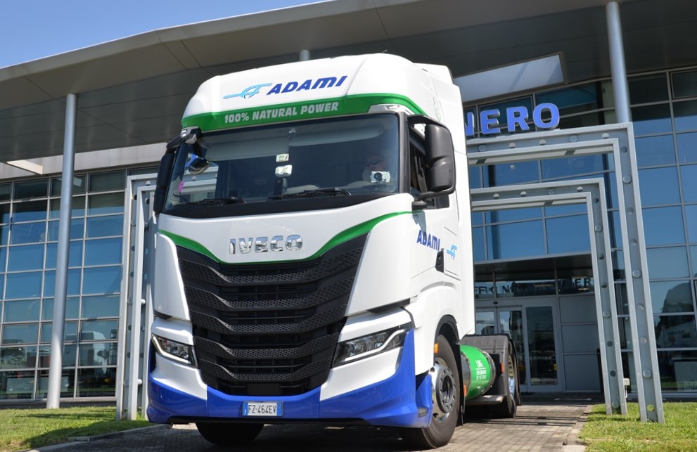 Iveco consegna 15 S-Way all’azienda Adami Autotrasporti