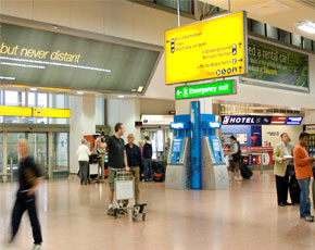 Meno capacità negli aeroporti britannici: allarme della CAA