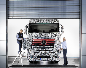 Mercedes-Benz presenta il nuovo Actros
