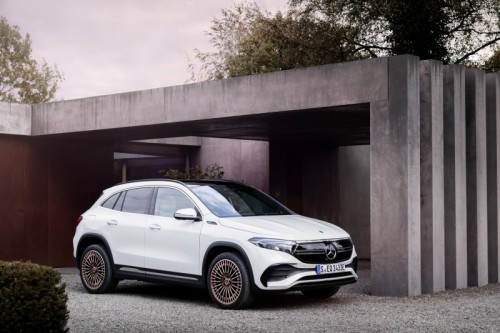 Mercedes-Benz: il suv EQA è la terza vettura 100% elettrica del brand