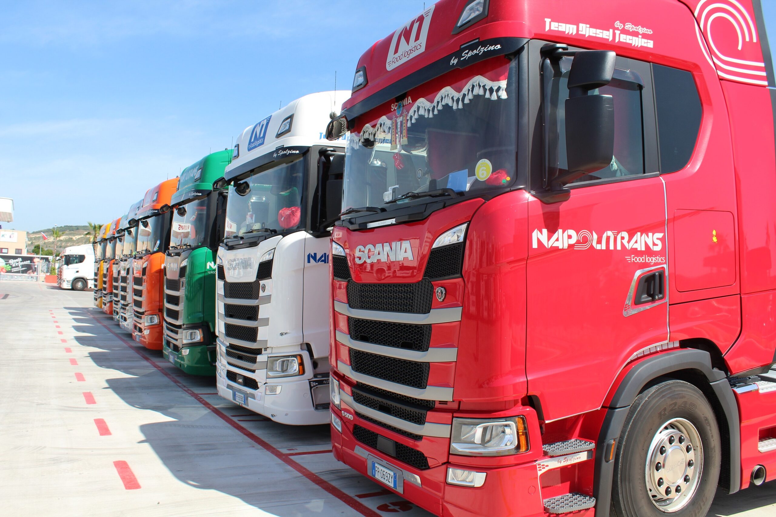 Napolitrans inagura la nuova sede a Eboli con la consegna di 60 veicoli Scania