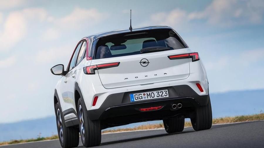 Opel: entro il 2028 tutti i modelli saranno elettrificati