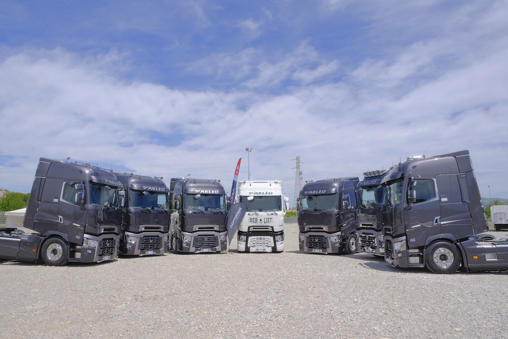 Sette nuovi Renault Trucks della gamma T nella flotta di Transar Srl