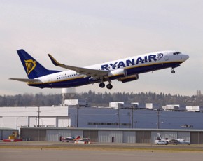 Ryanair: passeggeri in aumento, perdita in calo