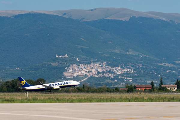 Aeroporto di Perugia: fino a ottobre si vola a Vienna con Ryanair