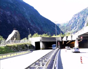 San Gottardo: camion sui treni per facilitare i lavori