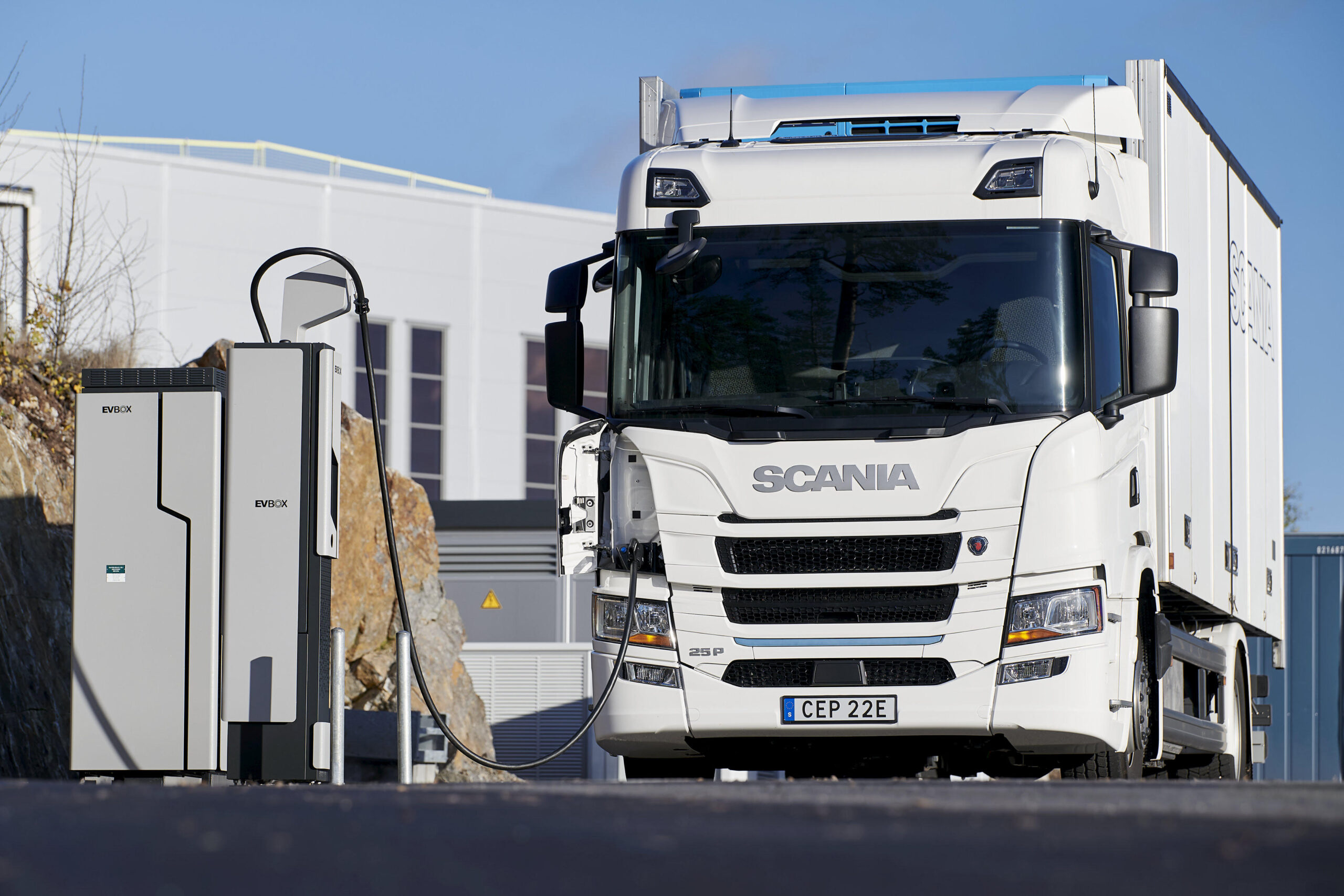 Scania: partnership con ENGIE ed EVBox per nuove soluzioni di ricarica elettrica