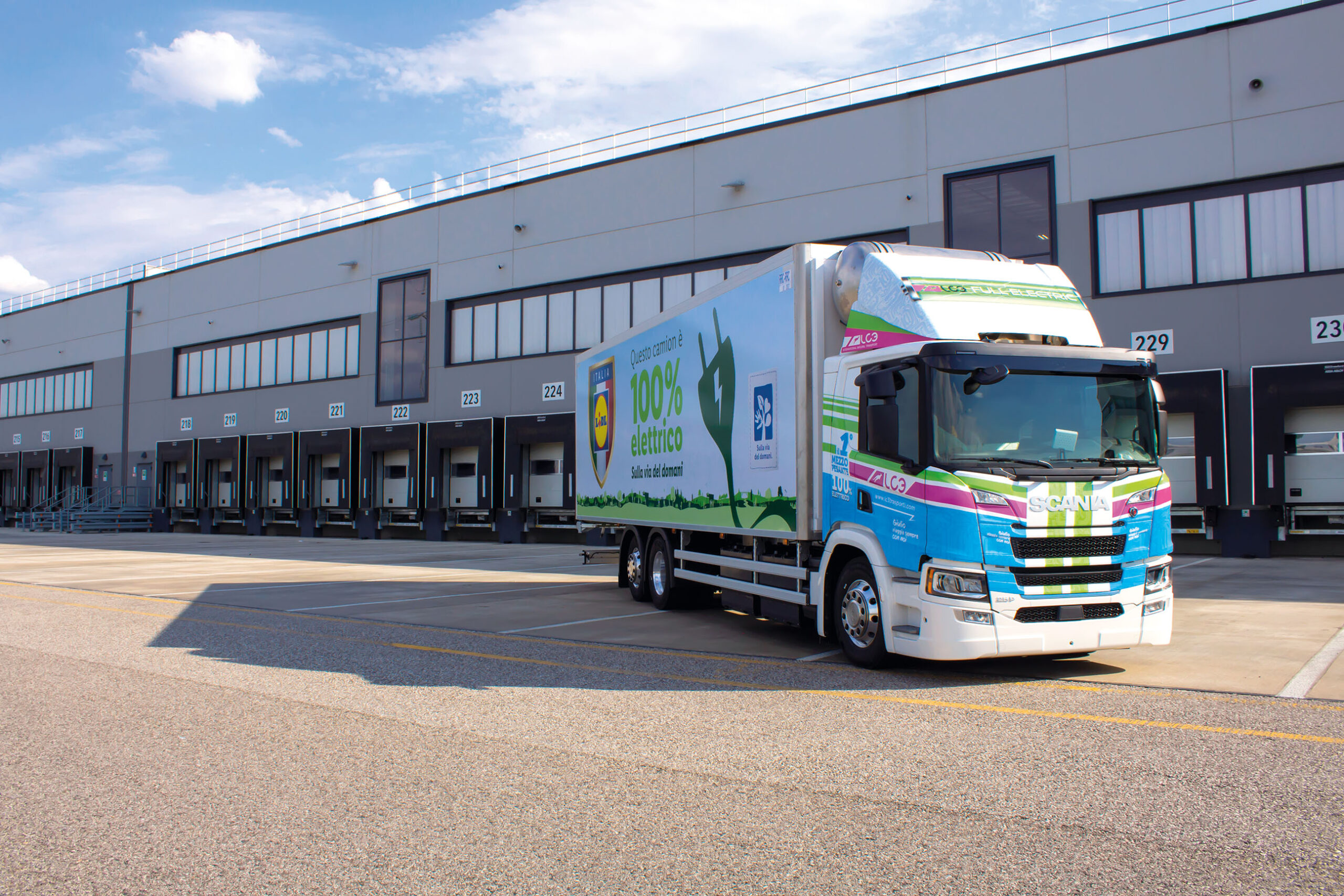 Lidl viaggia in elettrico: consegnato il primo industriale a batteria firmato Scania