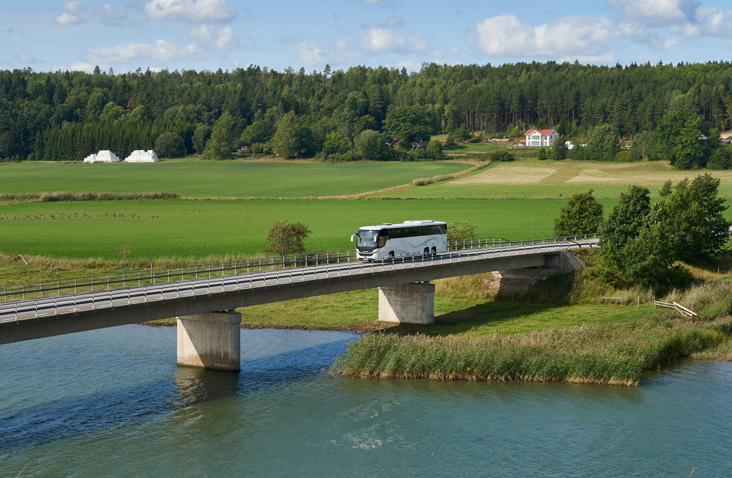 Scania in scena all’IBE Driving Experience con il suo Touring