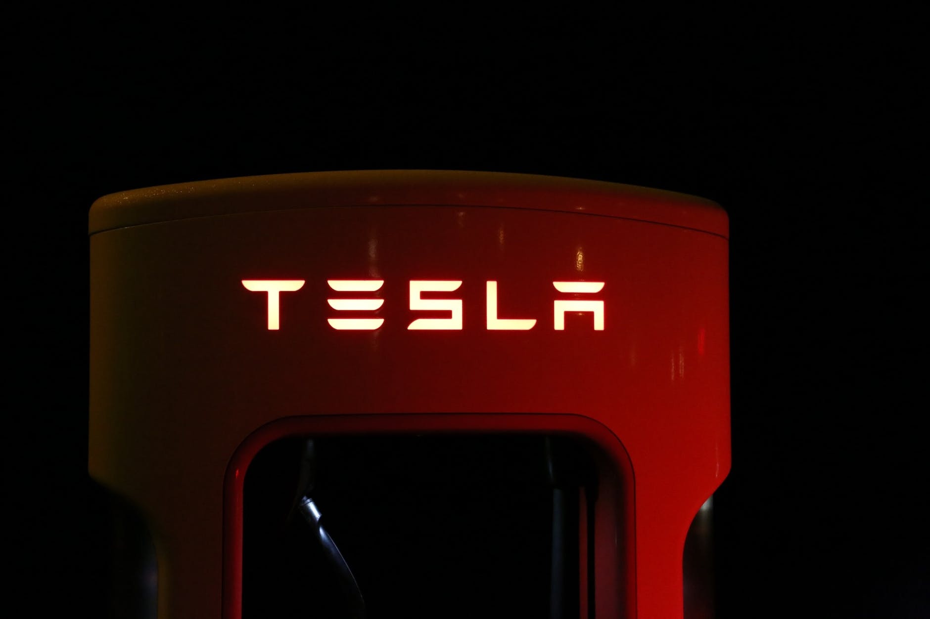 Auto: Tesla e General Motors unite nell’elettrico