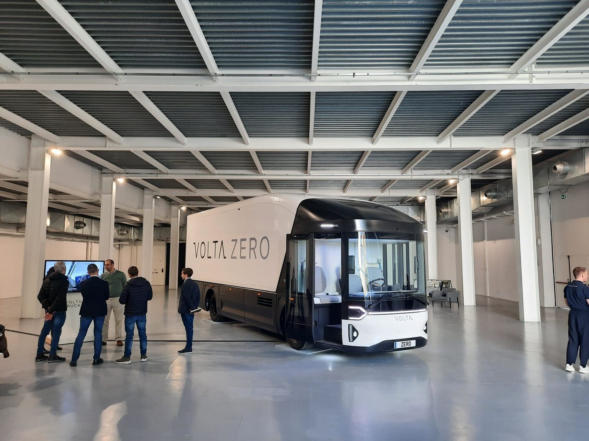 Presentato a Milano Volta Zero, il camion 100% elettrico destinato alla logistica urbana