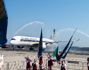 L’A350-900 di Singapore Airlines arriva a Malpensa