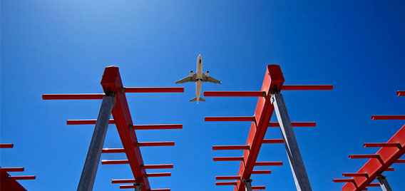Aeroporto di Olbia: Turista litiga con hostess a causa dei figli troppo vivaci e l’aereo fa dietrofront