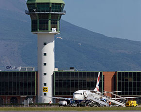 Aeroporti campani, De Luca: “Unica struttura Capodichino-Costa d’Amalfi”