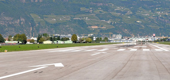 Aeroporto di Bolzano: la Provincia cede le proprie quote. Via libera alla gara pubblica