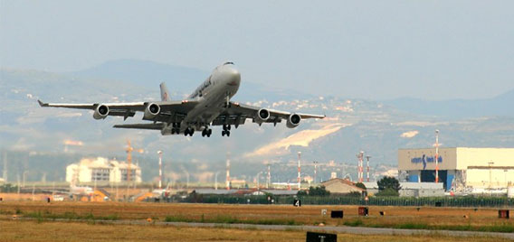 Aeroporti di Cagliari, Genova e Verona: avvio consultazioni utenti per modifica diritti aeroportuali