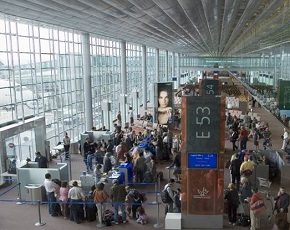 Aeroporti europei: ad agosto traffico passeggeri inferiore ai volumi pre-pandemia di appena il 12%