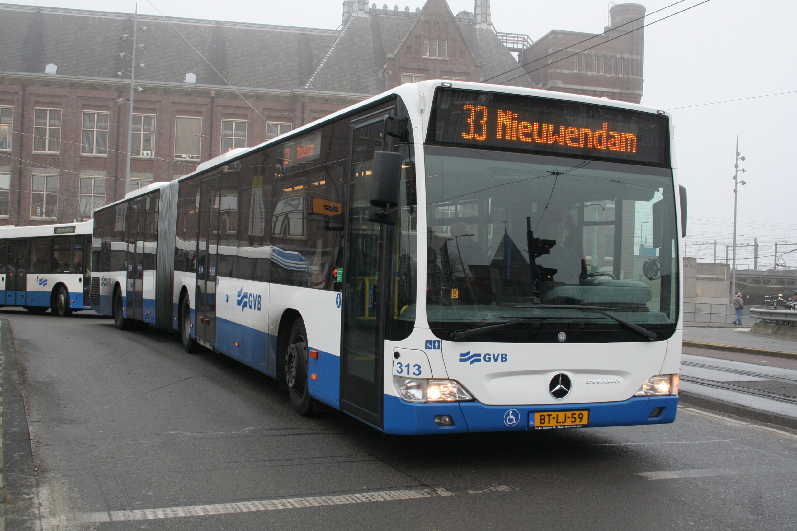 Bus, tram e metro ad Amsterdam: Indra installerà oltre 130 biglietterie automatiche