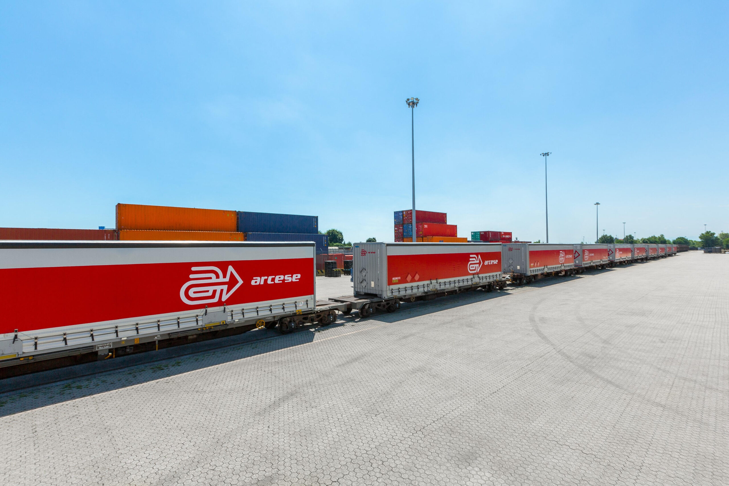Arcese: 300 nuovi semirimorchi intermodali per una logistica più sostenibile