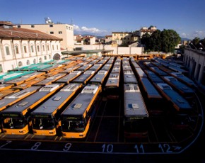 Autobus: in Italia è un mercato a rischio estinzione