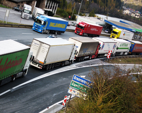 Tirolo, De Micheli scrive all’Ue: nuovi divieti per i camion inappropriati e inaccettabili