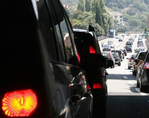Areté: gli italiani scelgono l’auto, meglio se elettrificata
